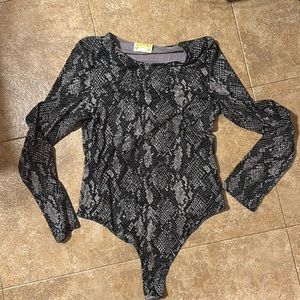 🎉Host Pick🎉 Yummy Sweater Co. Snakeskin Bodysuit